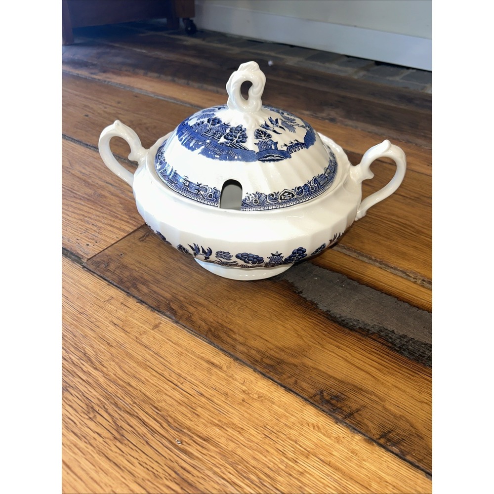VTG ROYAL WESSEX BLUE WILLOW SOUP TUREEN‎  / LID & RARE  ENGLAND No Chips